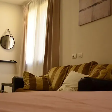 Bilocale Tranquillo E Funzionale, Ideale Per Soggiorni Di Lavoro 3*