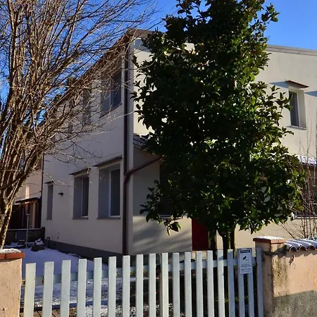 Bed & Breakfast Bilocale Tranquillo E Funzionale, Ideale Per Soggiorni Di Lavoro