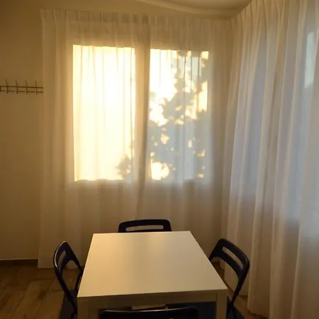 Bed & Breakfast Bilocale Tranquillo E Funzionale, Ideale Per Soggiorni Di Lavoro 3*