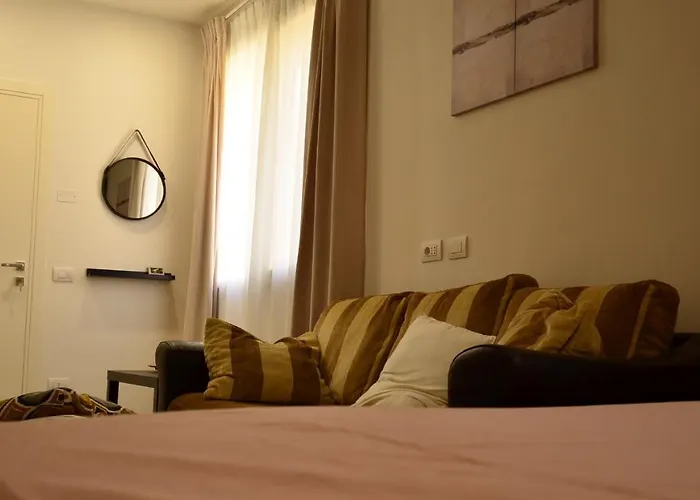 Bilocale Tranquillo E Funzionale, Ideale Per Soggiorni Di Lavoro 3*